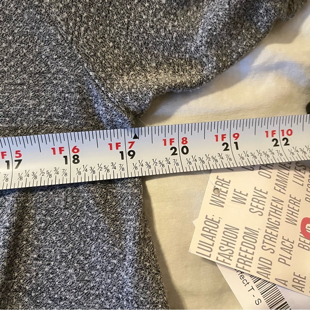 Lularoe Small Perfect T Gray White Microdots Rayon NEW NWT Polka Dot - Picture 8 of 8